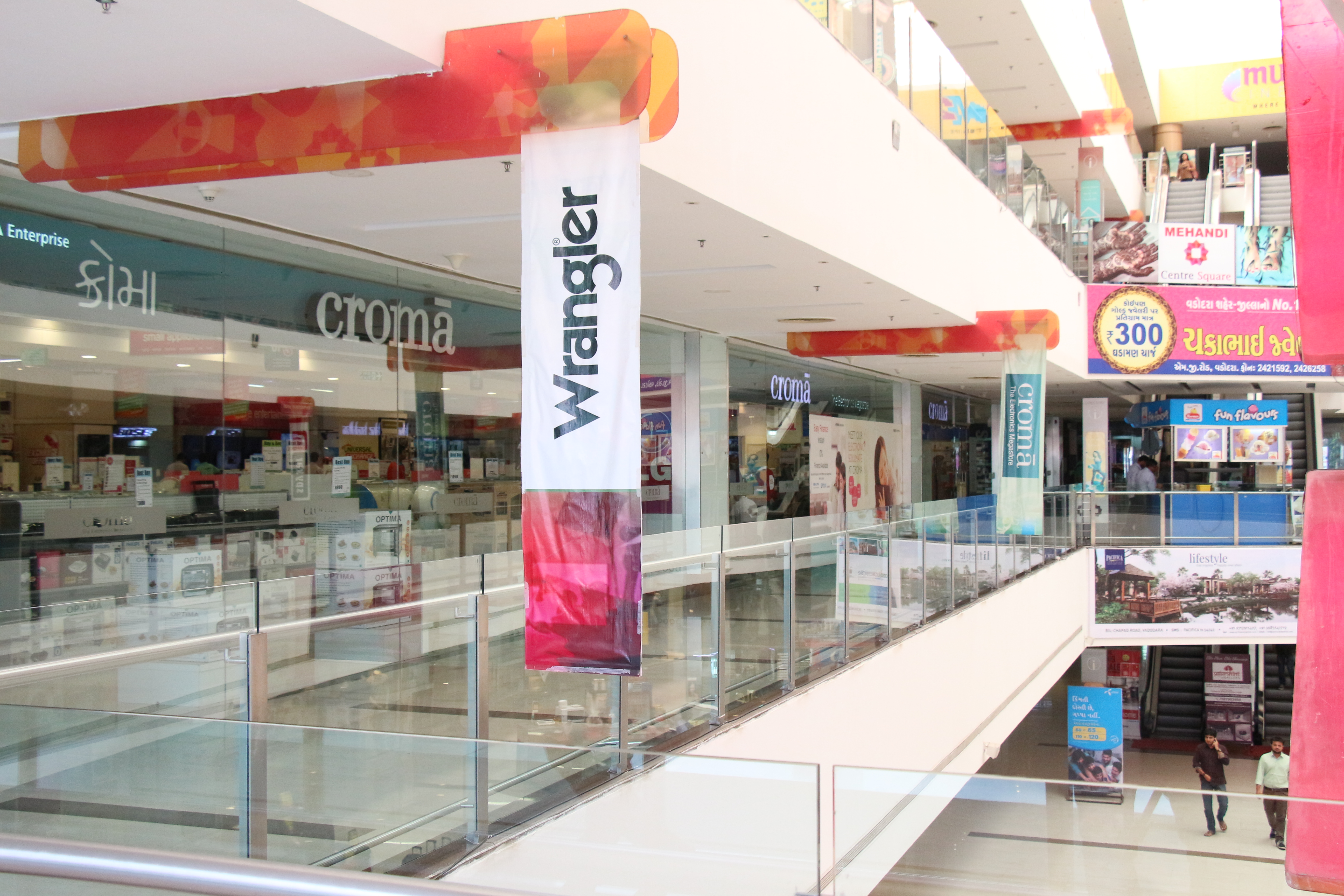 shopping mall in vadodara, centre square mall in vadodara, shopping mall, brand stores in vadodara, mall in vadodara